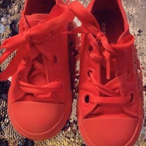 Size 9 toddler pink converse